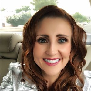 Meet your Posher, Caroline